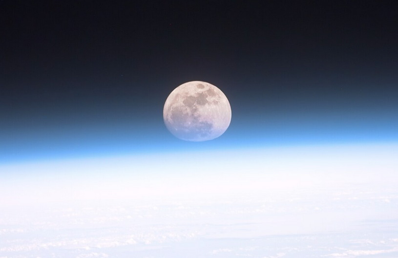 Луна и Земля на одном фото