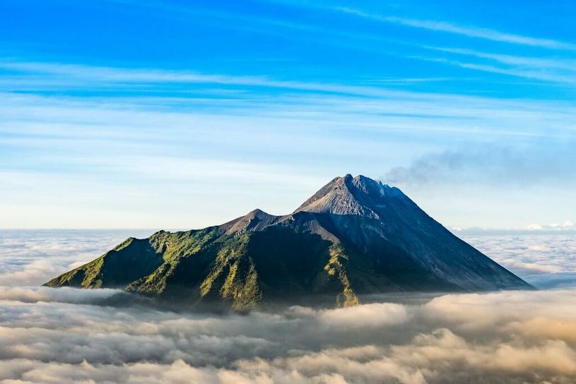 Вулкан Мерапи в Индонеции