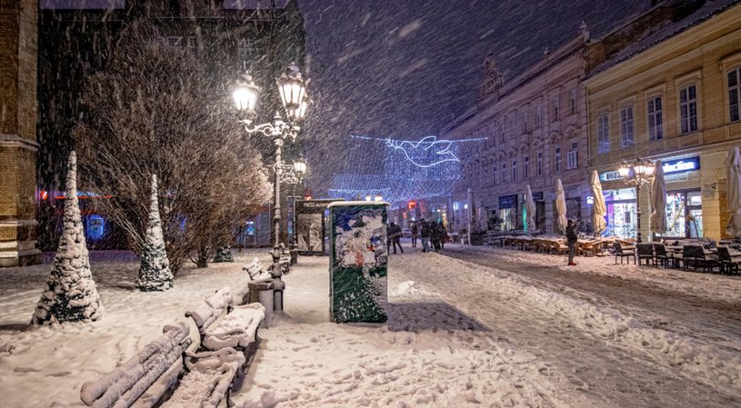 Город Нови-Сад в Сербии, снегопад, зима